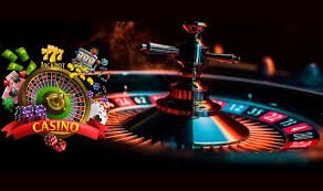 pg9 APP မြန်မာ Smartphone ပေါ်တွင် Casino ဂိမ်းများ ကစားနေသောမြင်ကွင်း